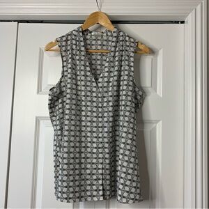 Van Heusen Sleeveless Black and White Geometric  pattern V Neck  Top Size US L
